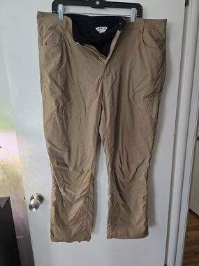 Orvis Men's Tan Stretch Chinos